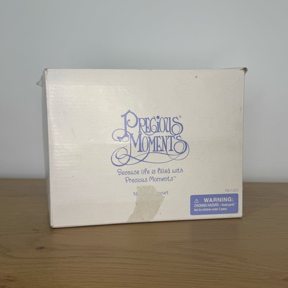 NIB Rare Avon Precious Moments Nativity Playset - Complete 2002 - Picture 8 of 8